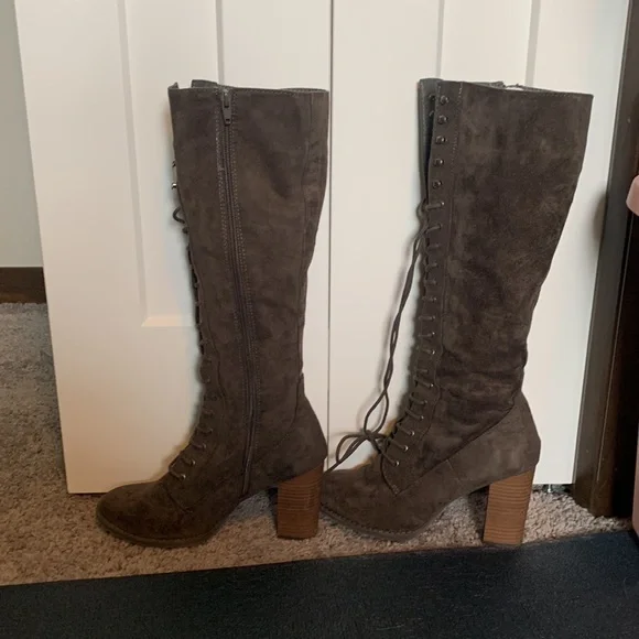 Knee high lace up boots - Picture 3 of 6